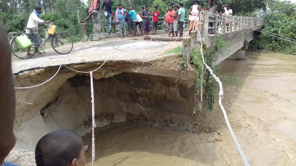 जलाद पुलको अवस्था जोखीमपूर्ण, सम्वन्धित निकाय तमासा मात्र हेर्दै