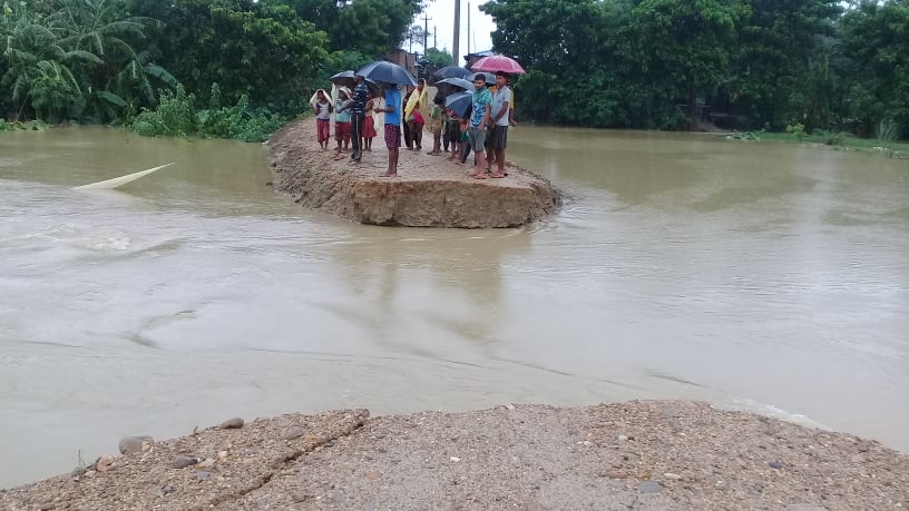 जनप्रतिनिधी र ठीकेदारको लप्रवाहीले धनुषाको पूर्वी भेगका सर्वसाधारण बाढीको चपेटामा