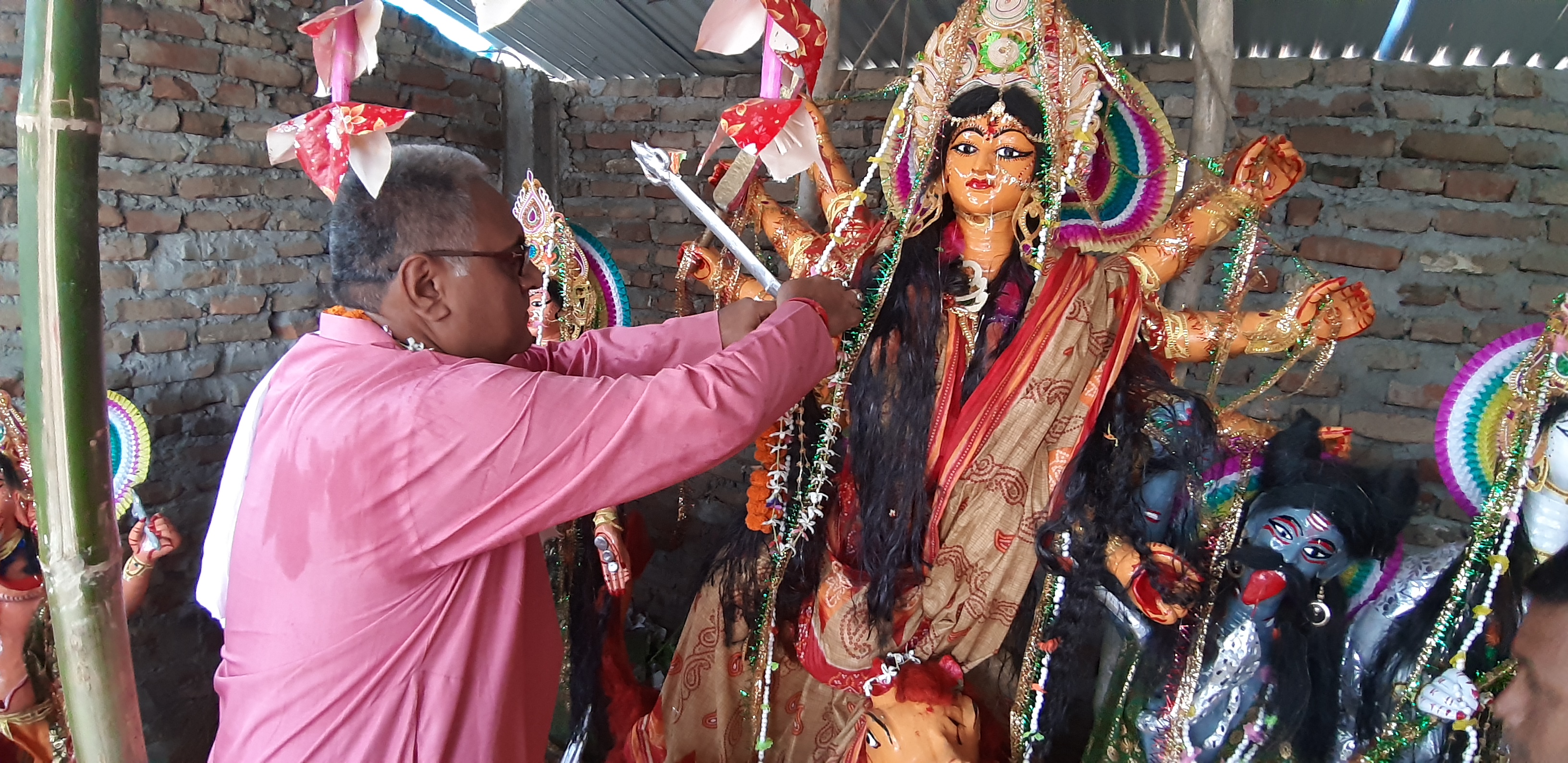 धनुषा क्षेत्र नं२ को दुर्गापूजा स्थलहरु अवलोकन गर्दै प्रमुख सचेतक अरगरिया