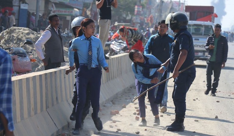 कोहलपुर दुर्घटना : ट्रकले ठक्कर दिएकी विद्यार्थीको एउटा खुट्टा शरीरबाट अलग