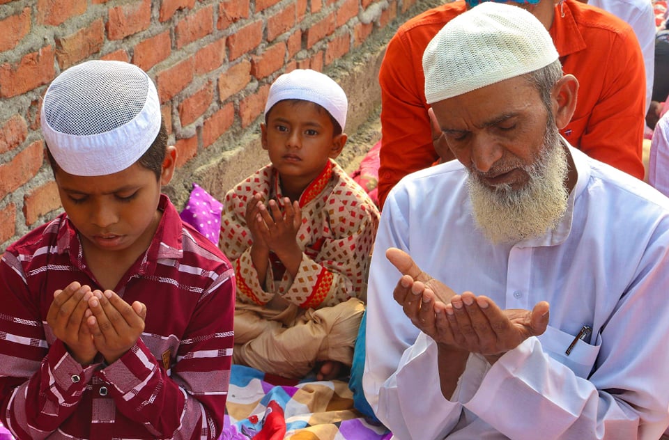 मुस्लिमले घरमै नमाज पढेर शुरू गरे रमजान 