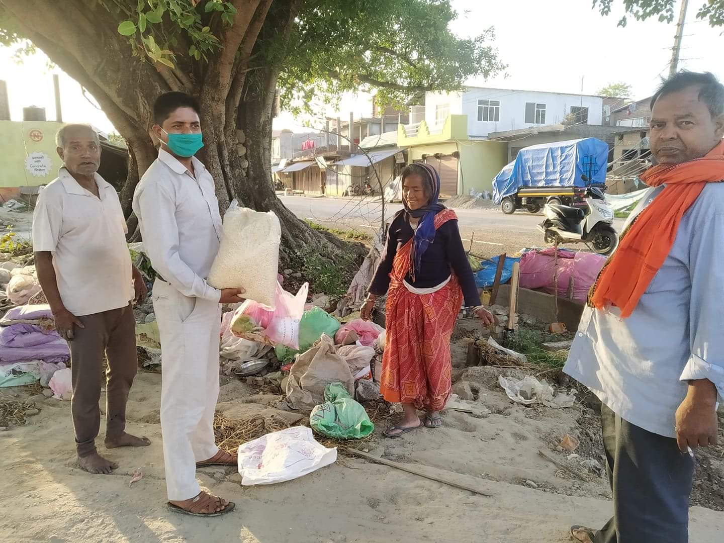 जन्मोत्सवमा पत्रकार बेल्वासेद्धारा विपन्न परिवारलाई राहत वितरण