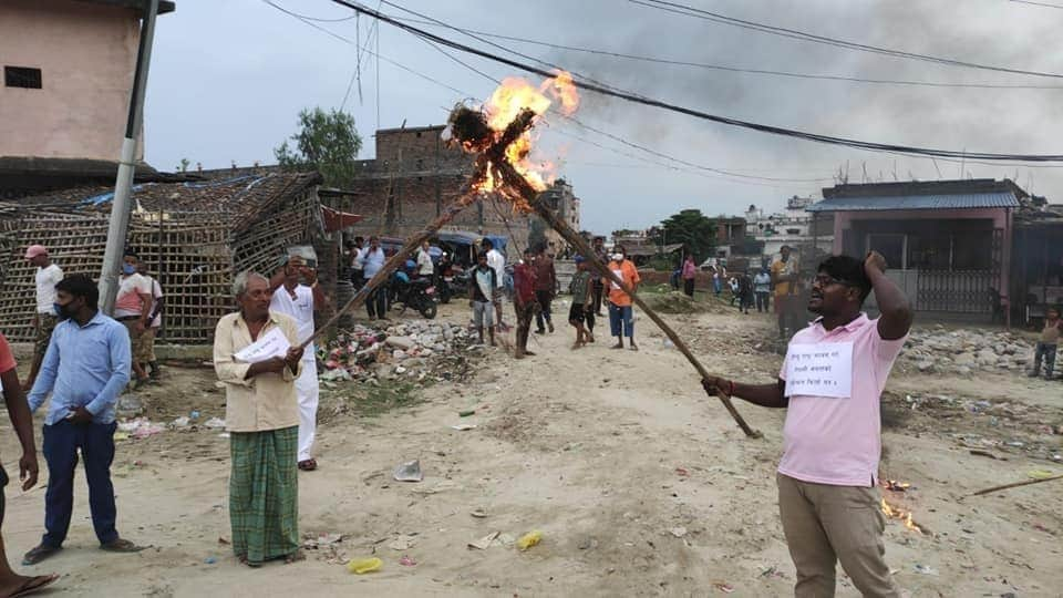 प्रधानमन्त्री केपी ओलि र चिनियाँ राजदूत होउको पुत्ला दहन, भगवान रामको जन्मभूमि बारे गौरमा प्रदर्शन