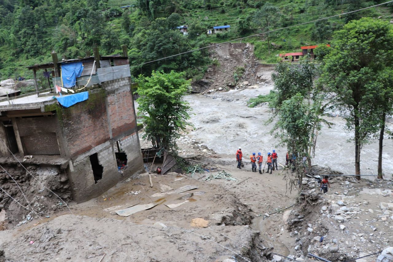 बाढीपहिरोमा बेपत्ताको खोजीकार्य जारी, नदीले बगाएको आशङ्का