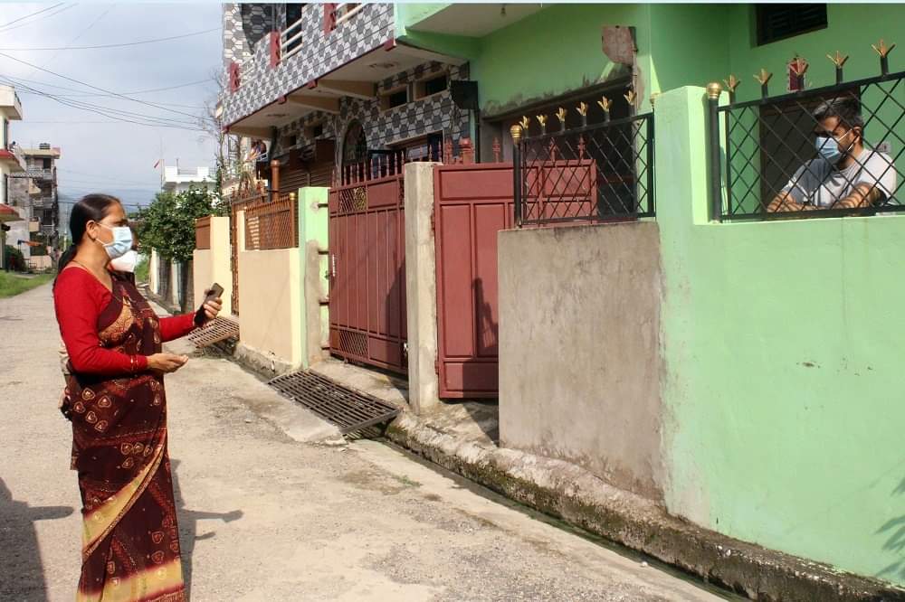 जब जनप्रतिनिधि दैलामा पुगेपछि सङ्क्रमितका आँखामा खुशीका आँशु