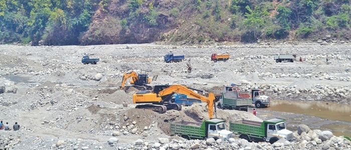 महोत्तरीमा अवैध नदी उत्खनन रोक्न सामूहिक प्रतिबद्धता