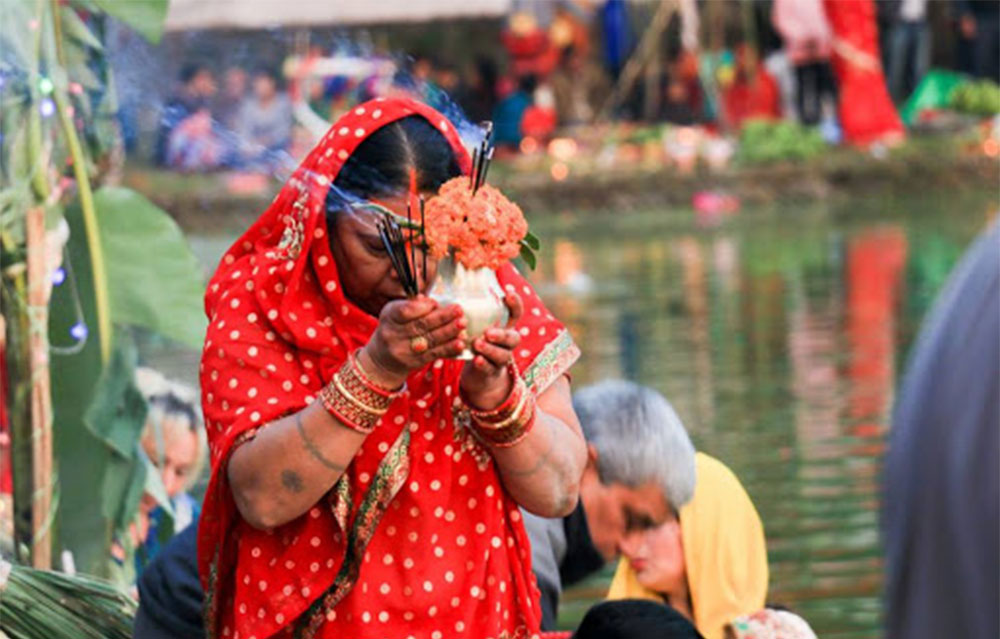 मधेशमा छठ पर्वको सन्ध्याकालीन अघ्र्य अर्पण