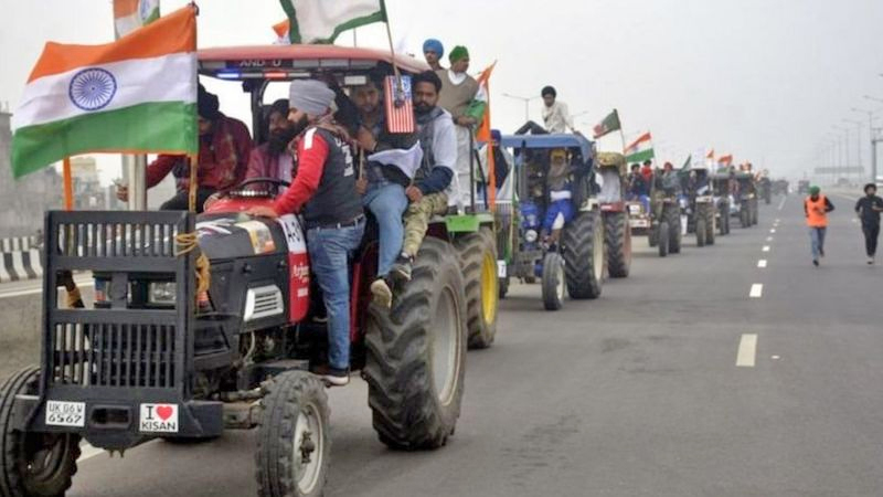 भारतमा गणतन्त्र दिवसका दिन किसानहरुको ट्याक्टर र्याली