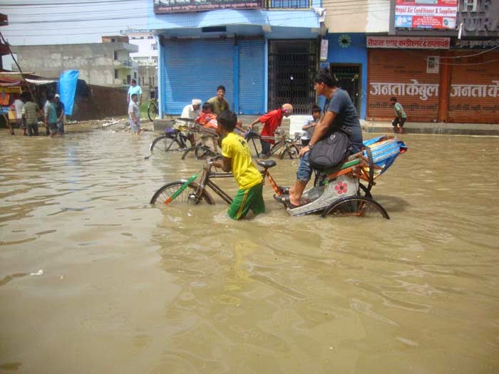 भारी वर्षाले जनकपुर जलमग्न