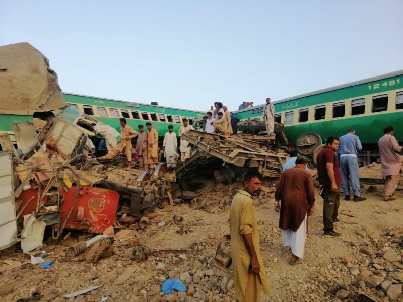 पाकिस्तानमा दुई रेल एक आपसमा जुध्दा ३० जनाको मृत्यु