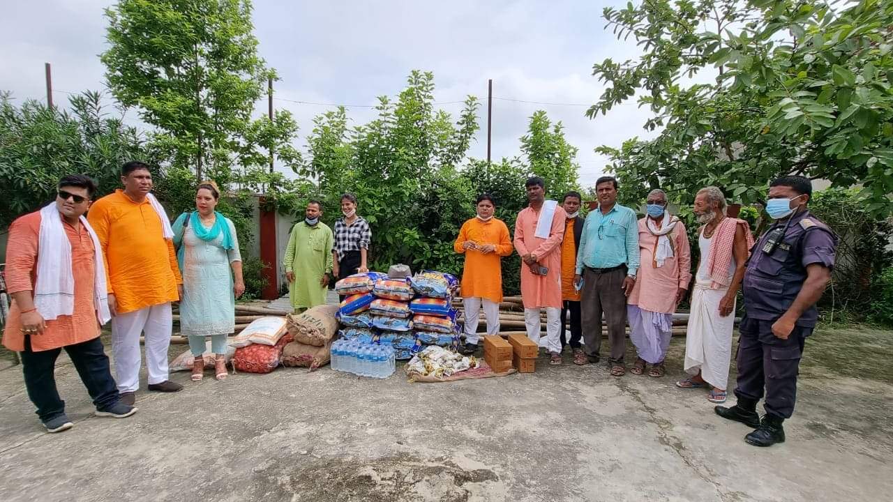 अन्नपूर्ण रियल स्टेटले जानकी बृद्धाश्रममा गरे खाद्यान्न सामग्री सहयोग