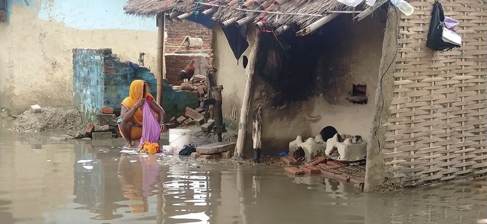 राहतका पर्खाइमा गोबरगाढाका बाढीपीडित