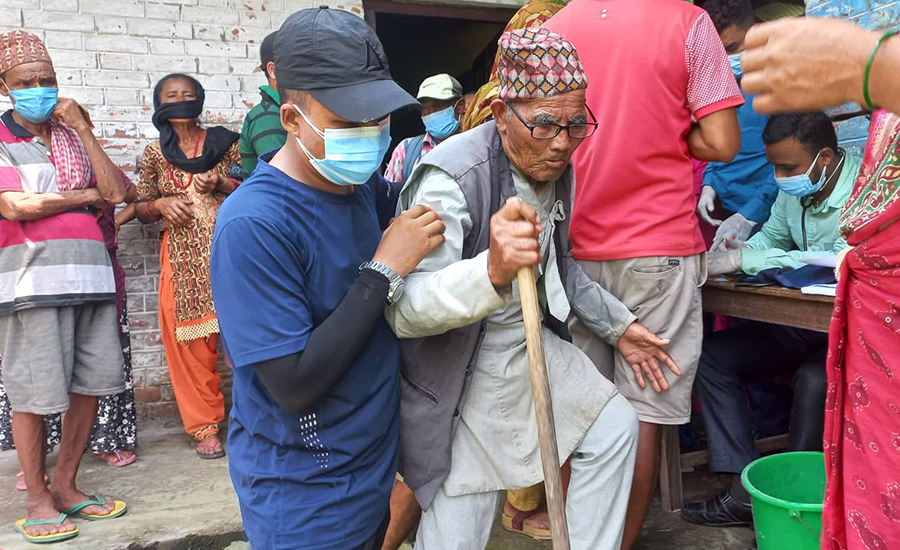 पर्साको ठोरीमा निःशुल्क स्वास्थ्य शिविरमा सम्पन्न