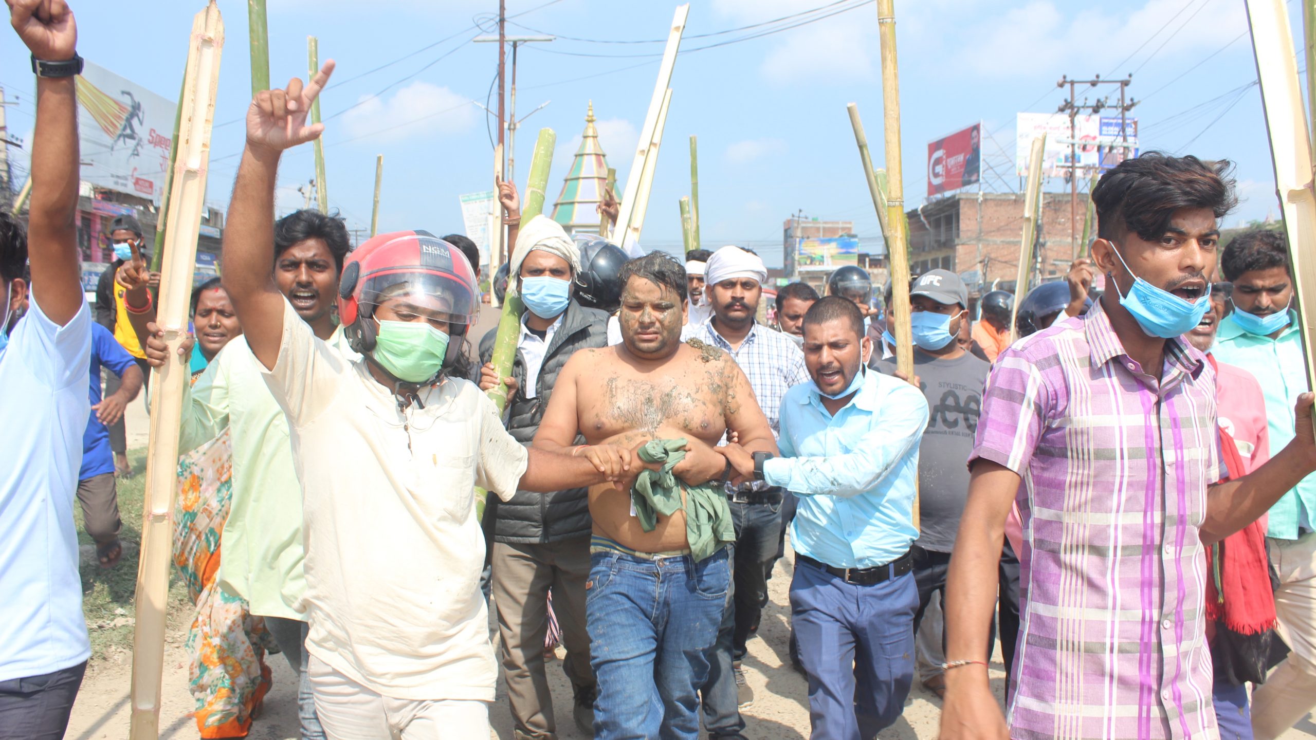 समयमा काम नगरेपछि खानेपानीका निमित प्रमुख कुशवाहालाई यसरी गरियो ‘जनकारवाही’