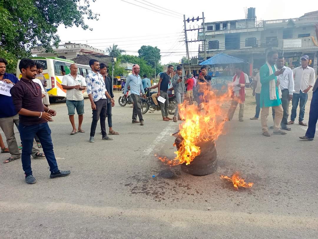 मूल्य वृद्धिको बिरोधमा जनमत पार्टीद्वारा चक्काजाम