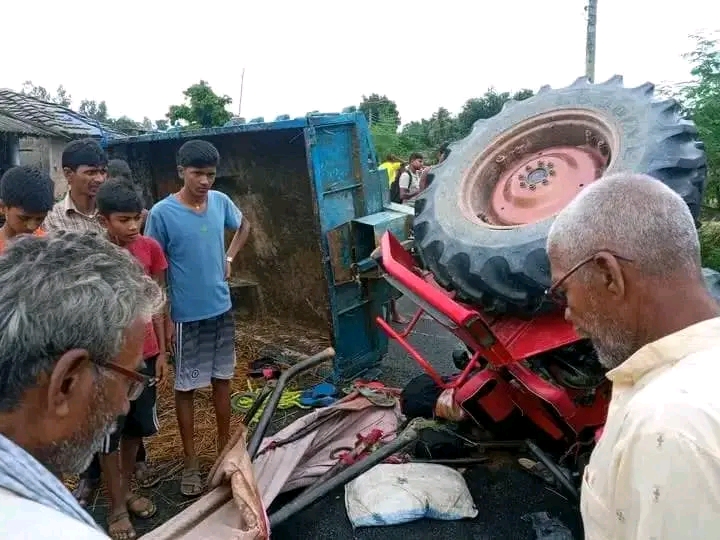 बोलबमका यात्रु बोकेको दुईवटा ट्रयाक्टर दुर्घटना हुँदा १७ जना घाइते