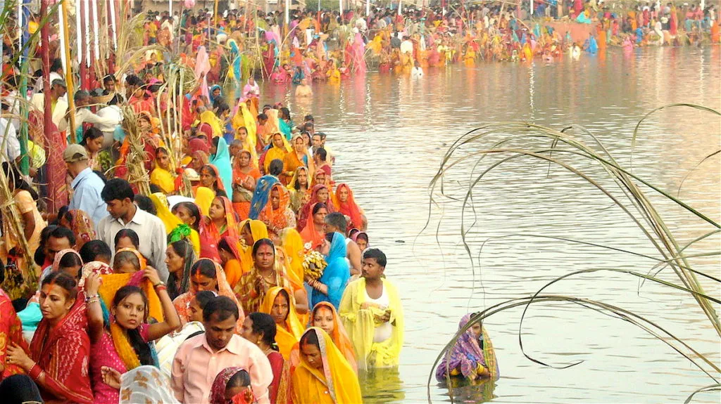 उदाउँदो सूर्यलाई अर्घ दिंदै छठ पर्व सकियो