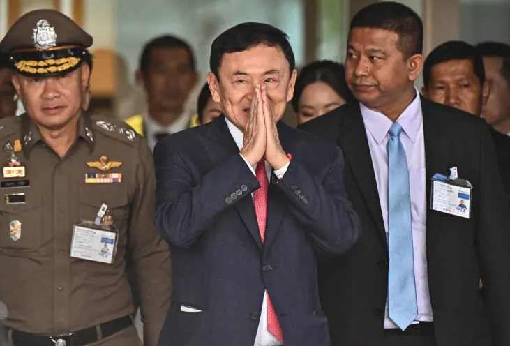 थाइल्याण्डका पूर्वप्रधानमन्त्री थाक्सिन सिनावात्रा पक्राउ